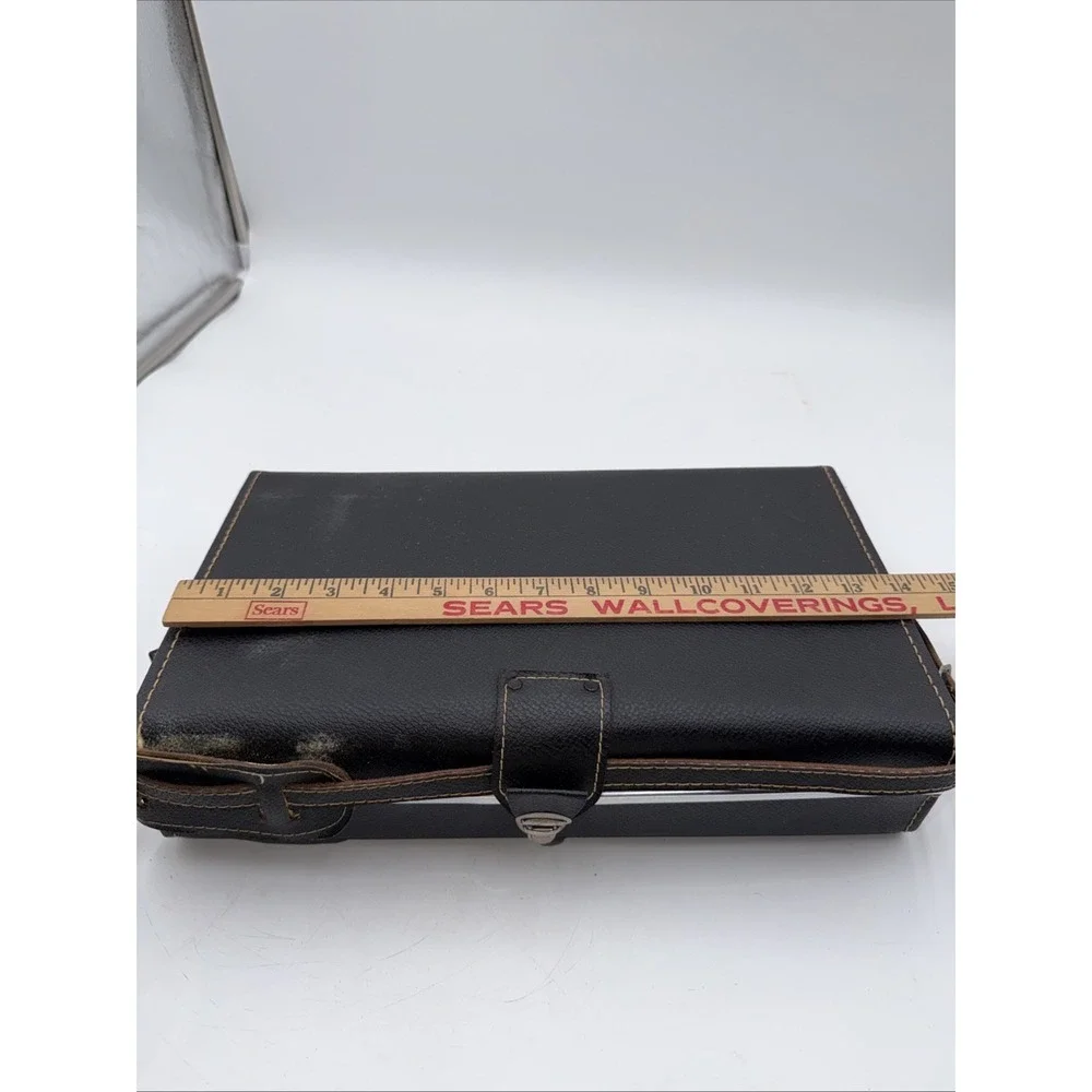 VINTAGE POLAROID LAND CAMERA AUTOMATIC 330 IN CASE